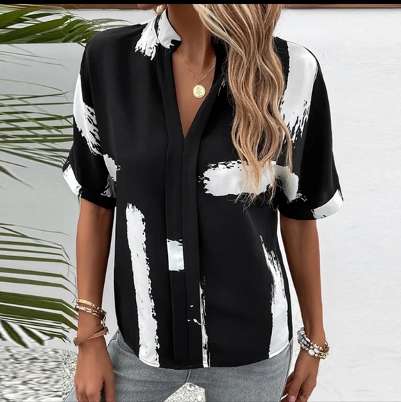 ✨️Sale✨️Women's Half Sleeve Blouse - Black/White - Picture 3 of 4